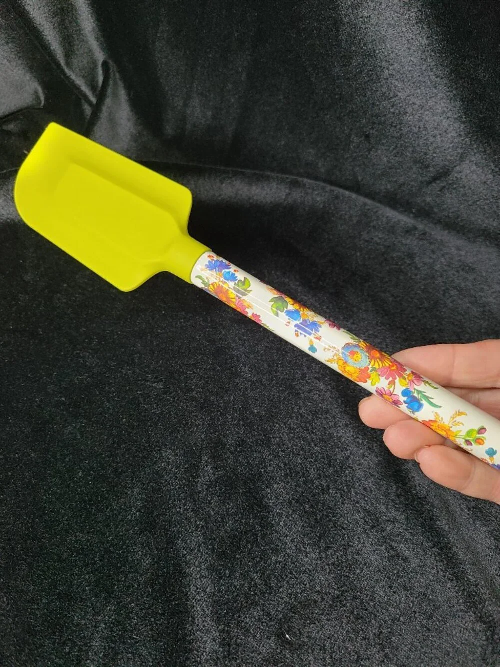 MacKenzie‑Childs White Flower Market Spatula – Silicone & Enameled Handle - NEW